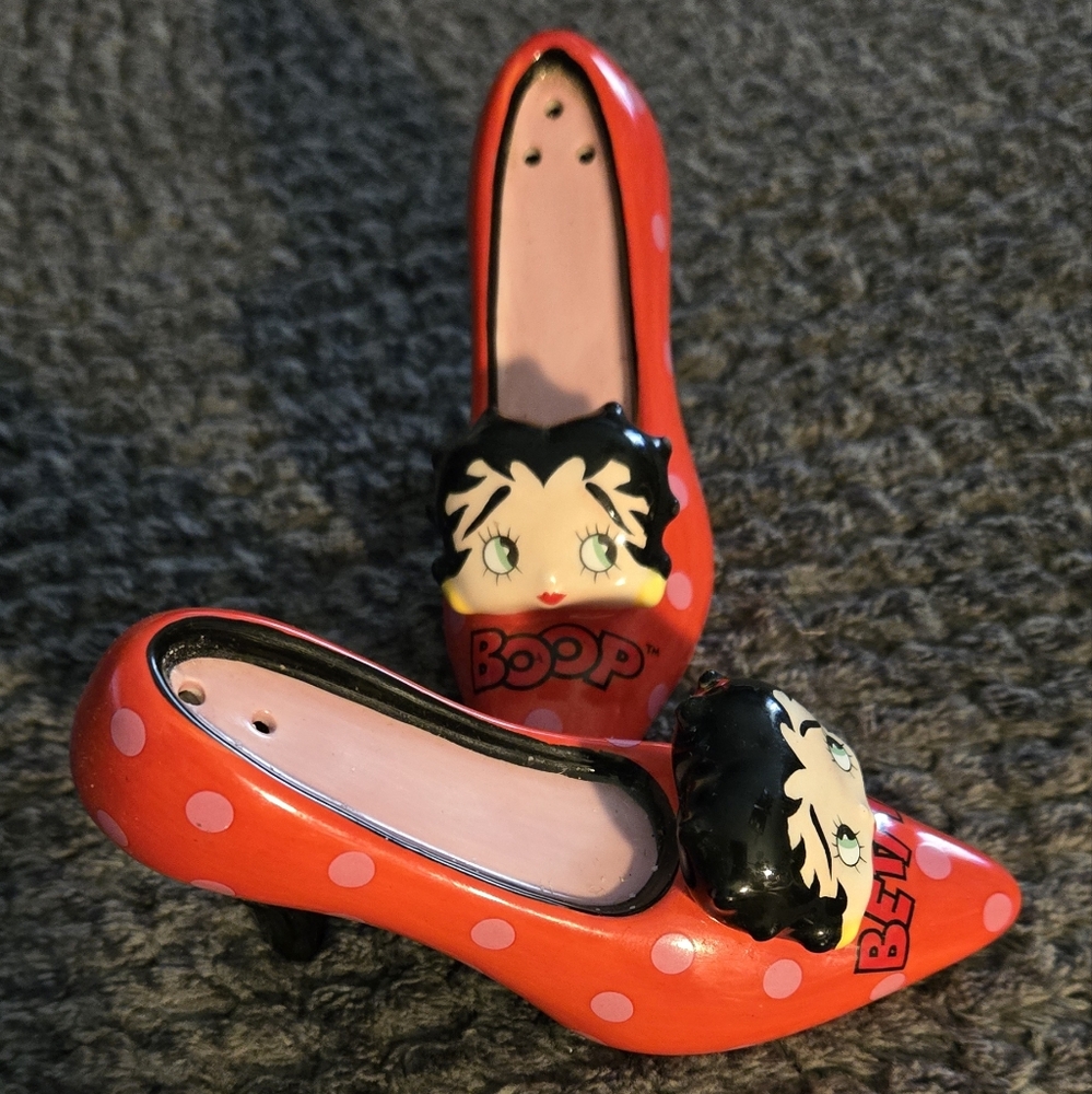 Collectable Betty Boop Red and Pink Polka Dot Salt And Pepper Shakers - Picture 2 of 6